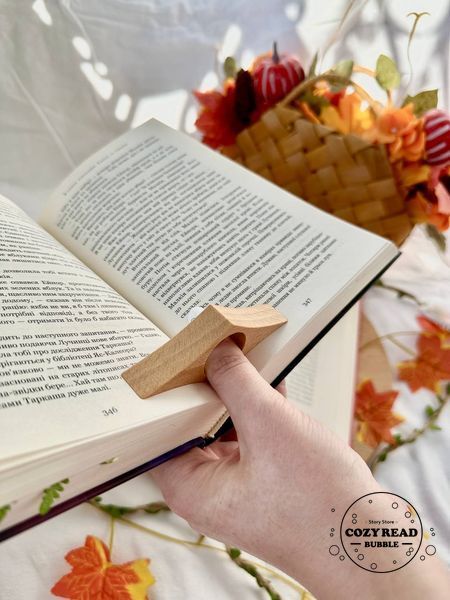 Дерев&rsquo;яний тримач для книг &ldquo;Book Holder&rdquo; 1006 фото